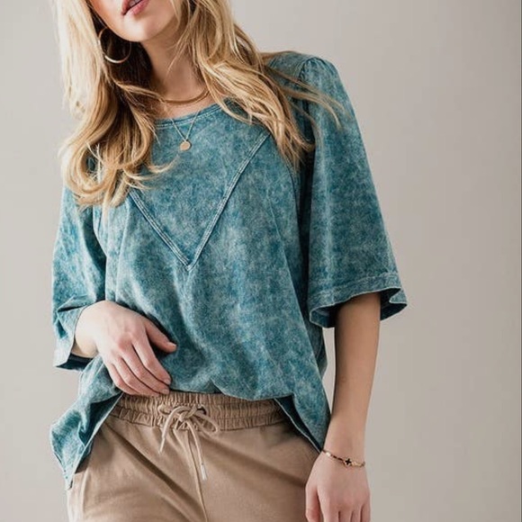 Flutter sleeve top - Picture 1 of 3